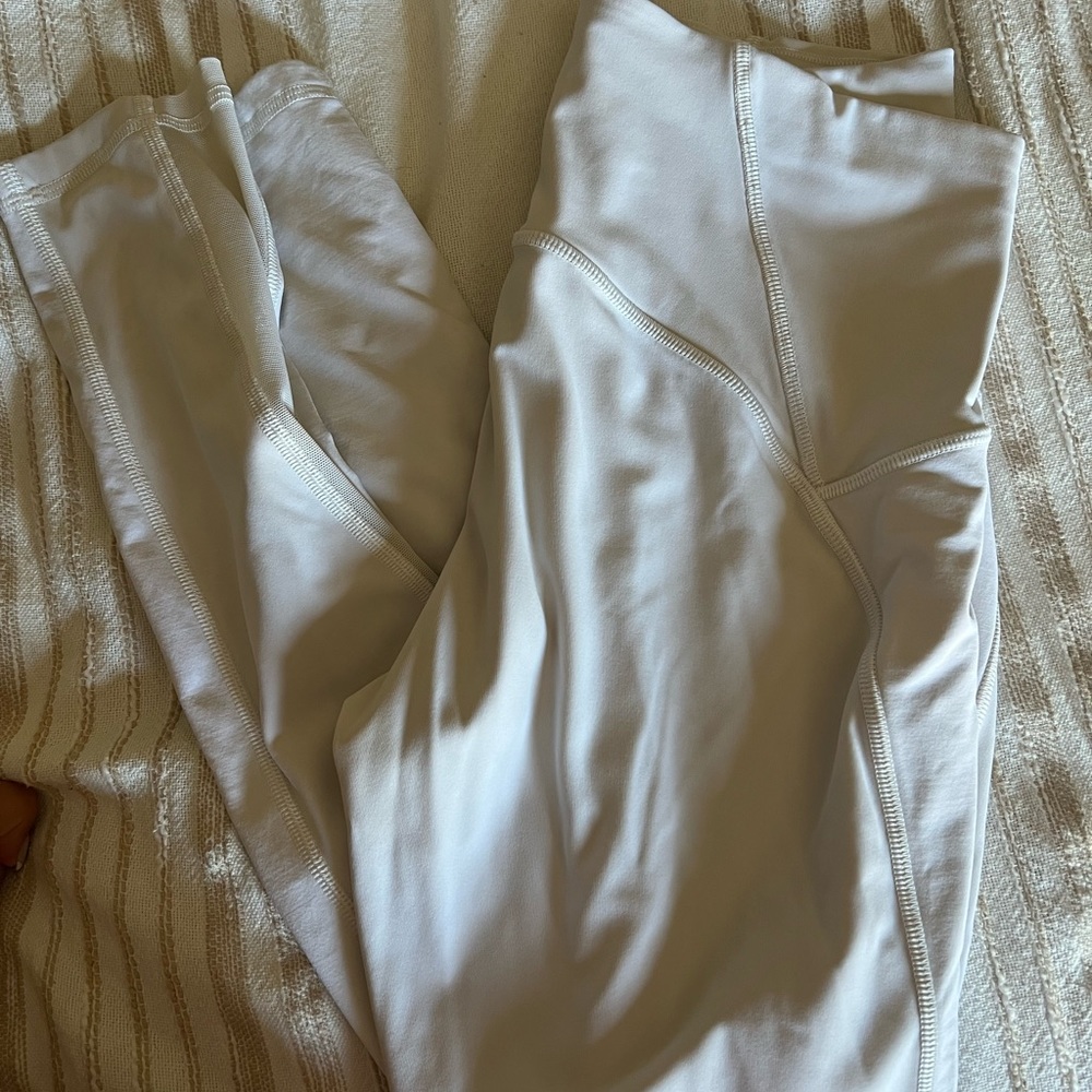 White lululemon leggings